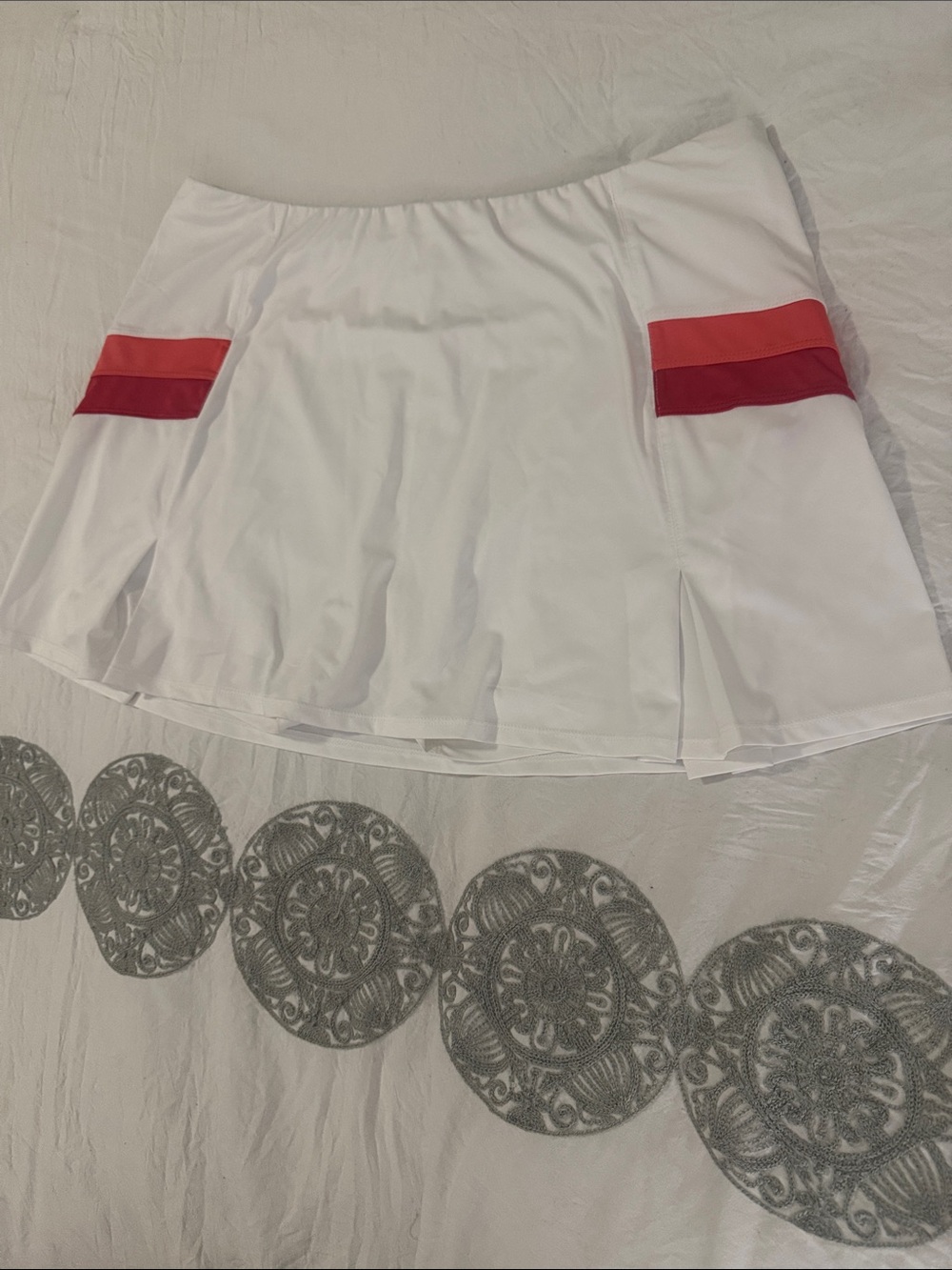 Tail White Athletic Skirt with Red Accent Stripes size L - Picture 3 of 8